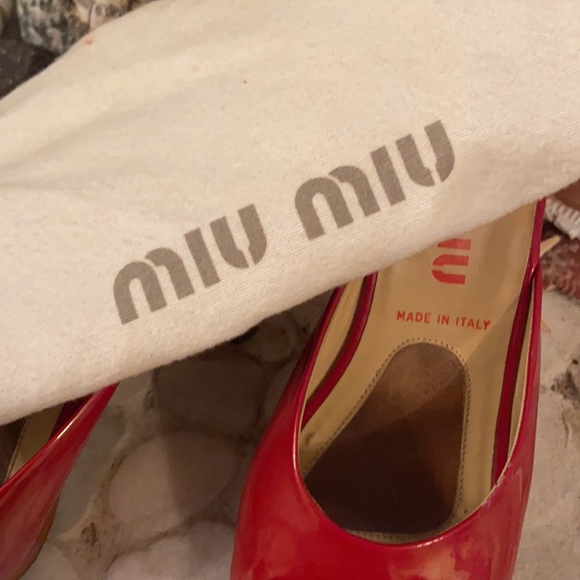 Miu Miu Red Wood Heels with Bag - Picture 6 of 6